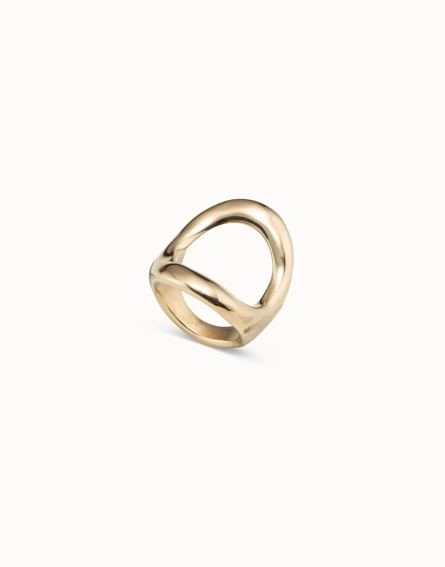 Anillo bañado en oro 18k con óvalo central grande