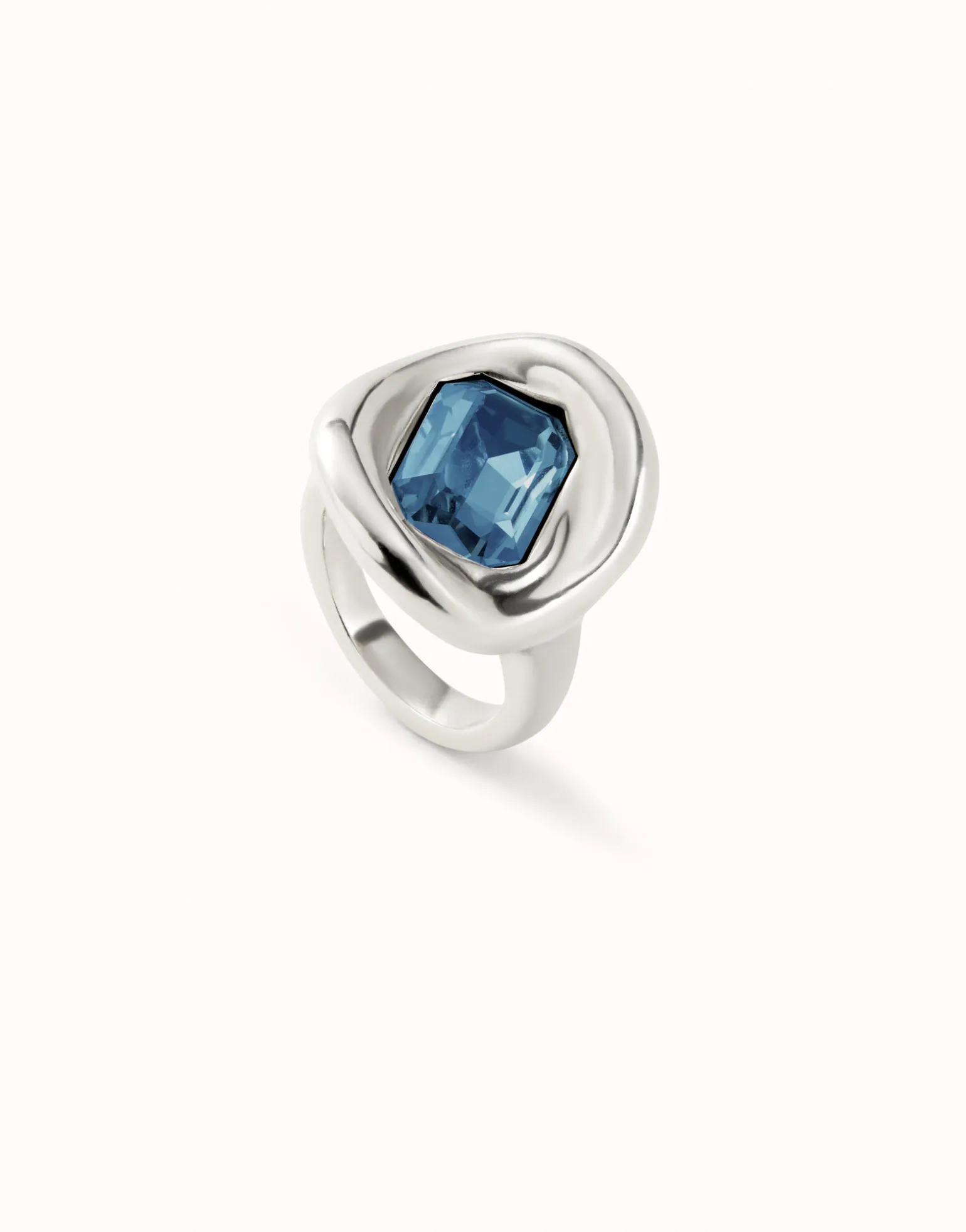Anillo bañado en plata de ley con cristal azul