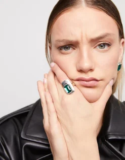 Anillo bañado plata de ley con cristal verde