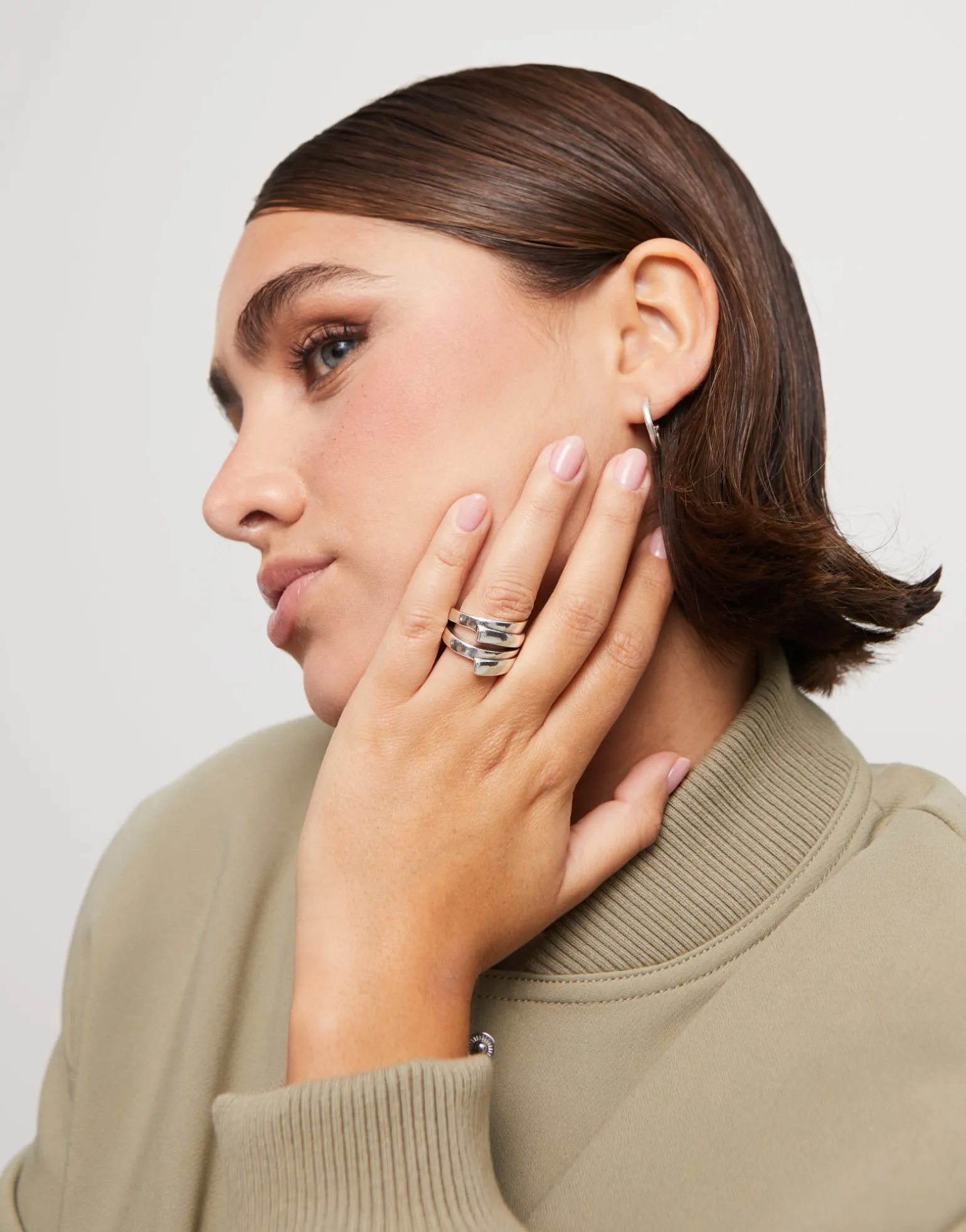 Anillo irregular bañado en plata de ley
