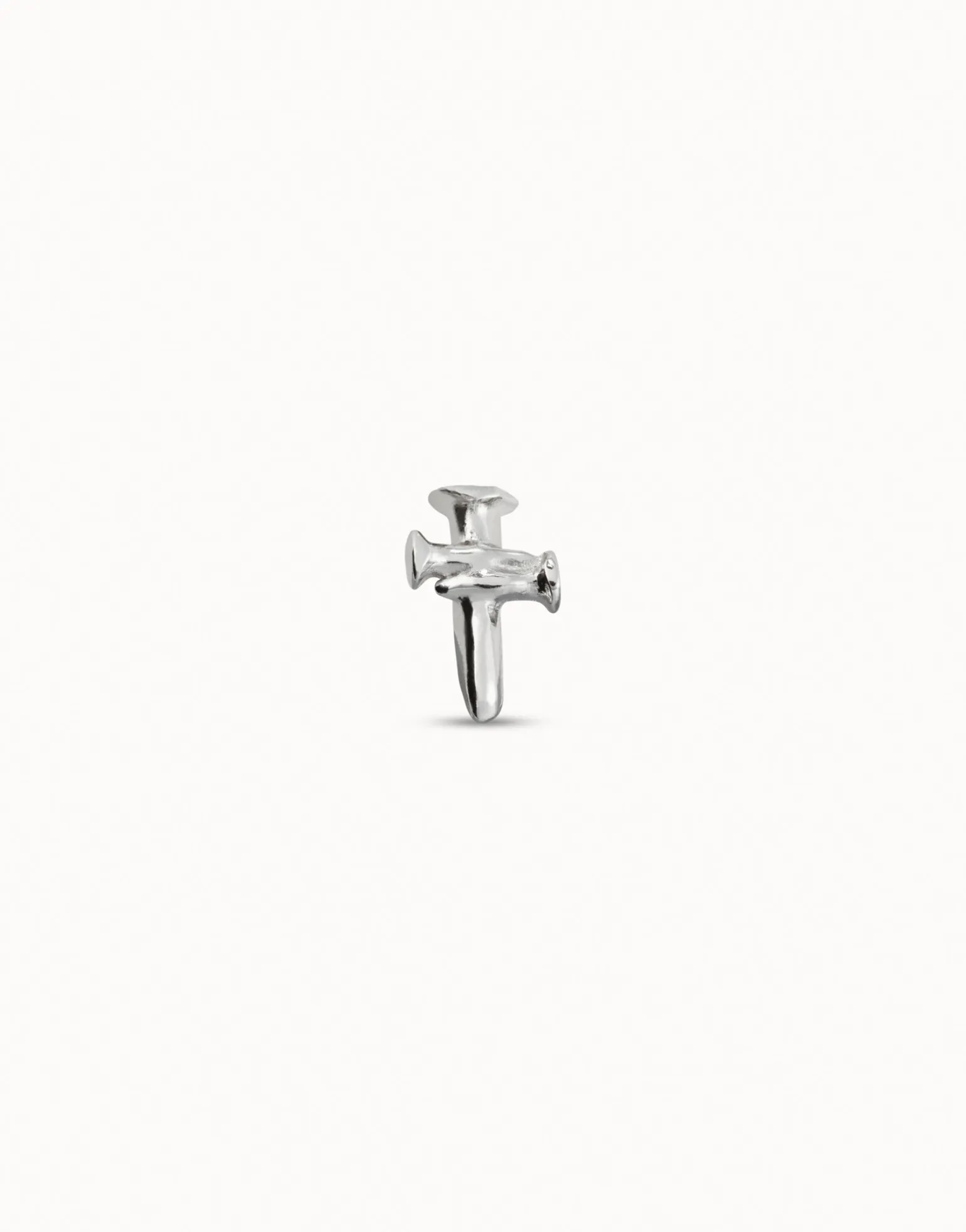 Charm de piercing bañado en plata de ley de cruz