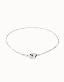 Collar bañado en plata con detalle de mosquetón entrelazado