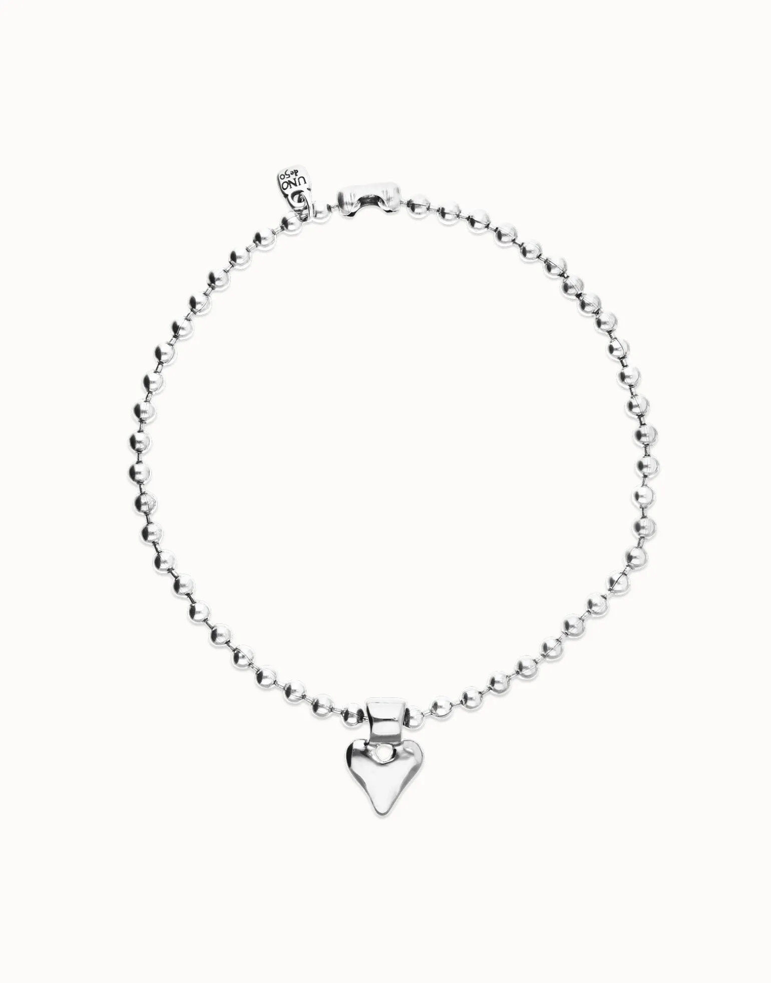 Collar con bolas bañado en plata de ley y detalle de corazón