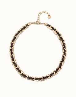 Collar corto de cuero y eslabones bañados en oro de 18k