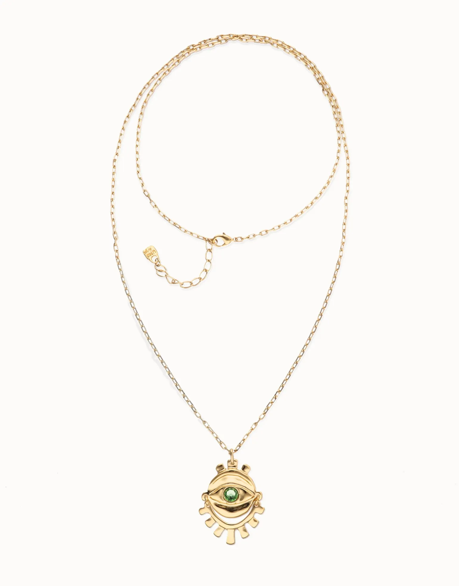Collar largo bañado en oro 18k con detalle de ojo y cristal facetado verde