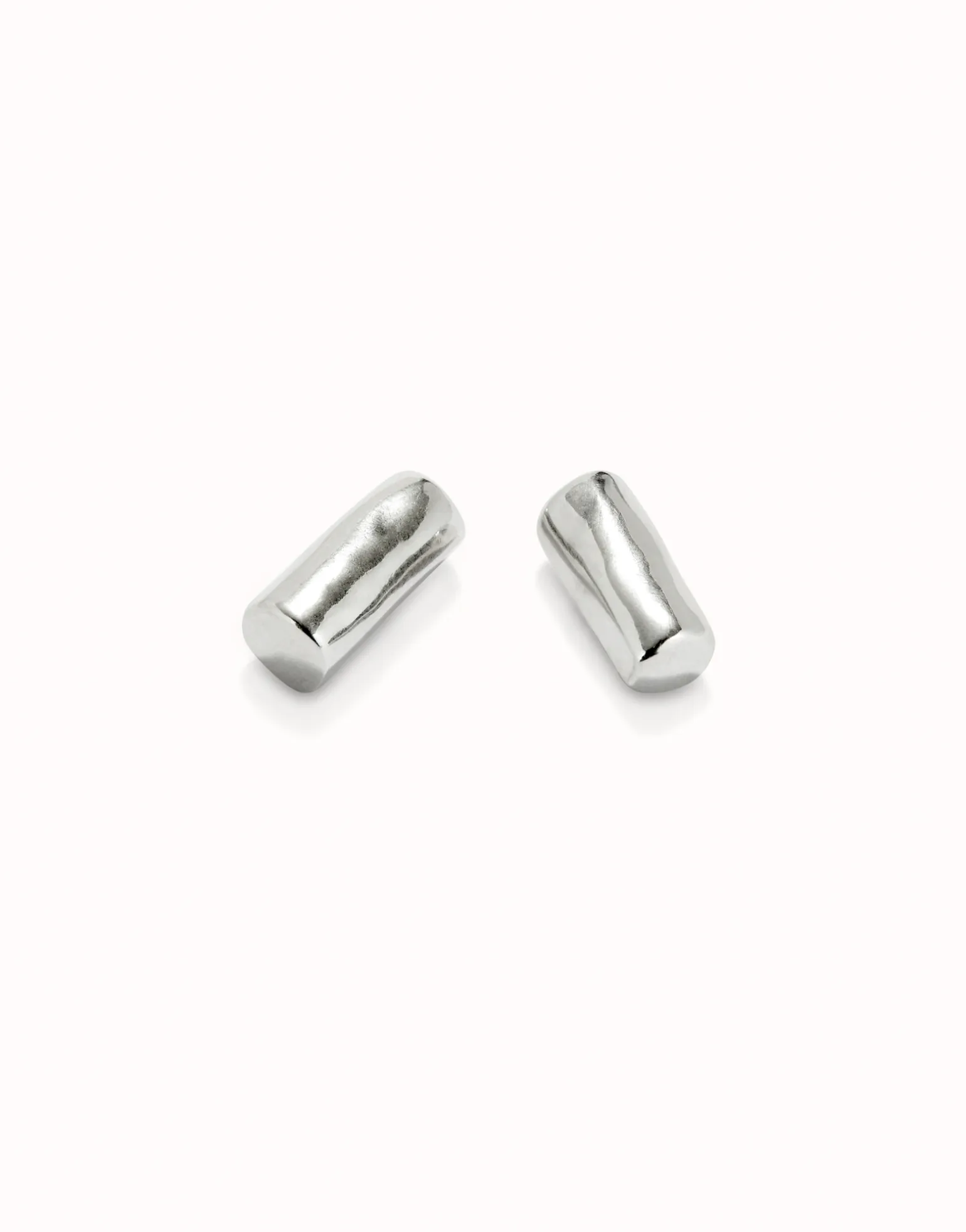 Pendientes con forma de tubo bañados en plata de ley
