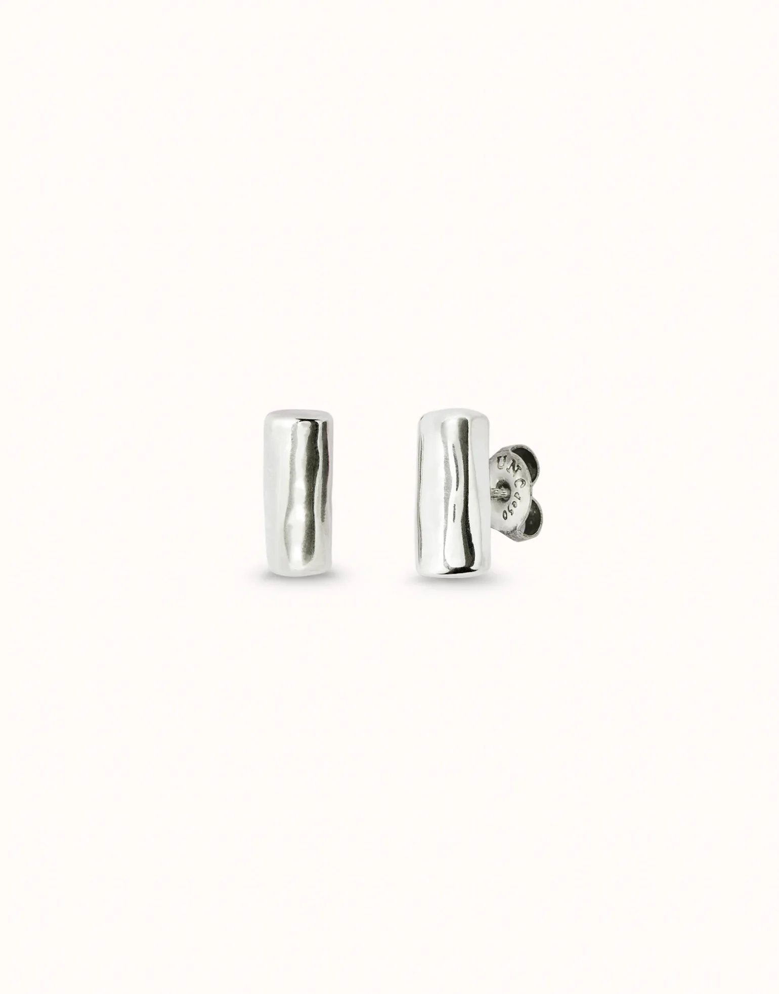 Pendientes con forma de tubo bañados en plata de ley