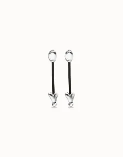 Pendientes largos con cuero y corazones bañados en plata de ley