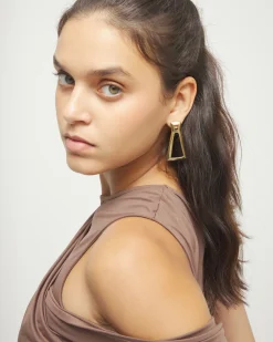 Pendientes triangulares bañados en oro 18k