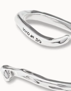 Pulsera bañada en plata de ley rígida en forma de clavo modelado en espiral.