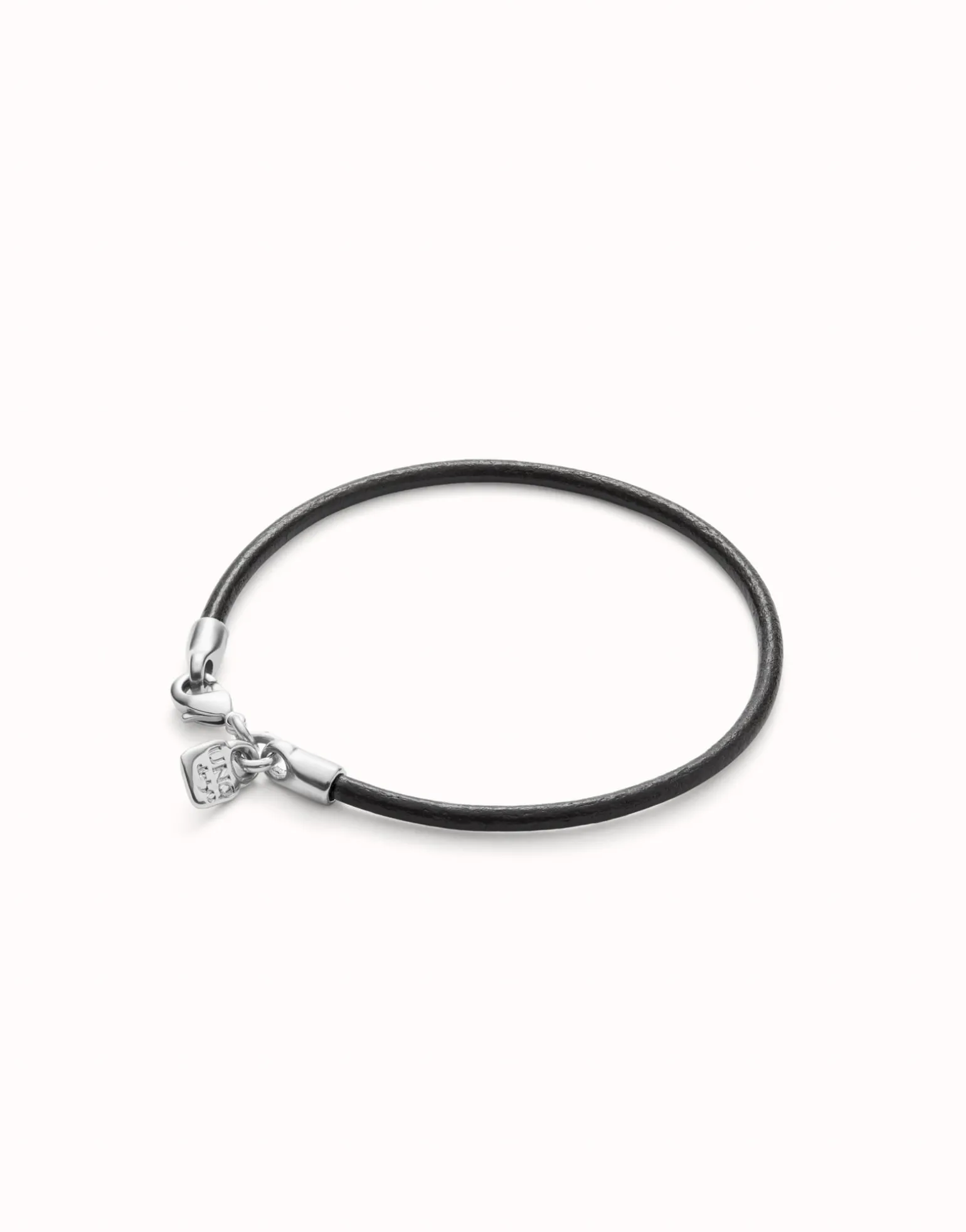 Pulsera de cuero cierre bañado en plata de ley.