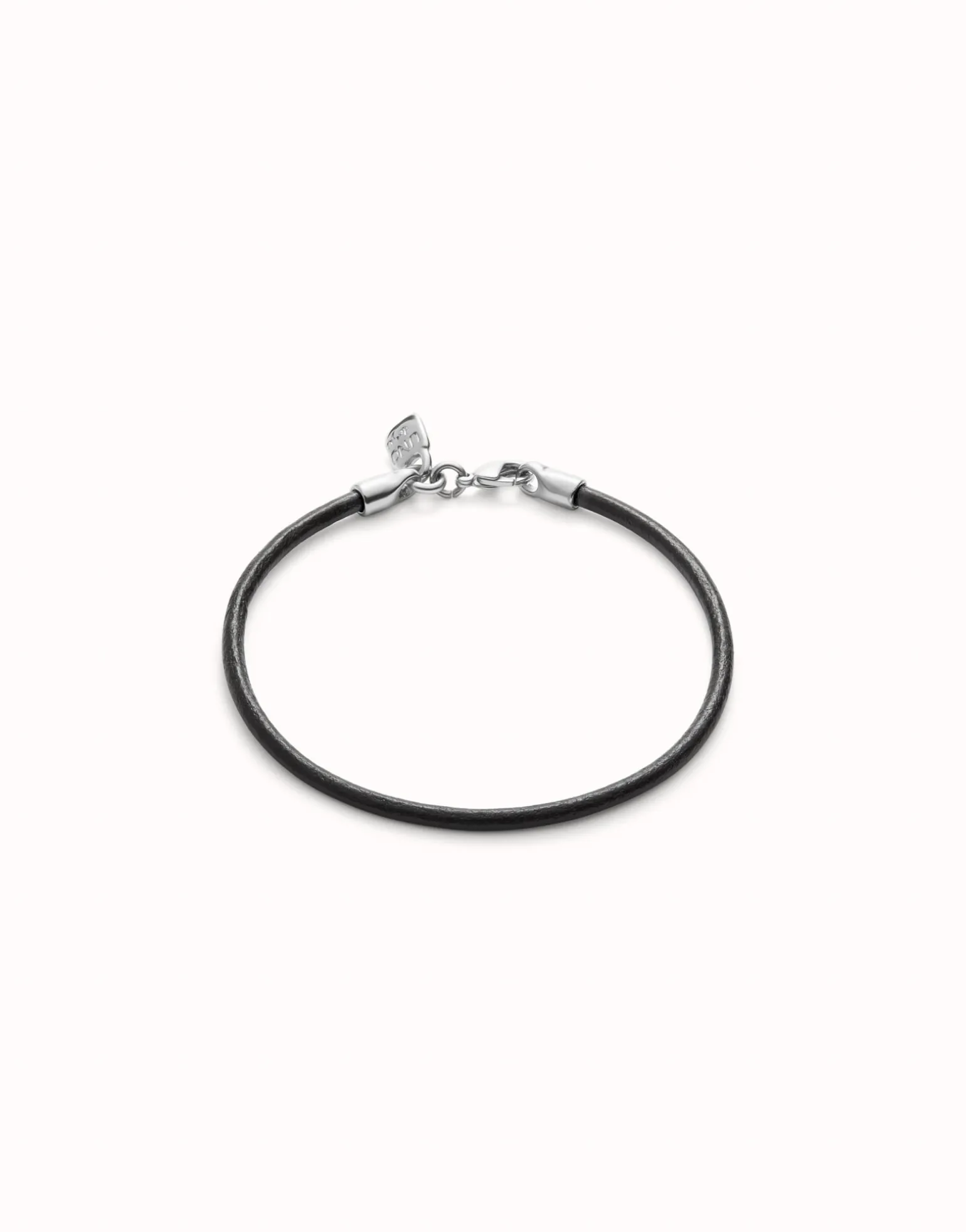 Pulsera de cuero cierre bañado en plata de ley.