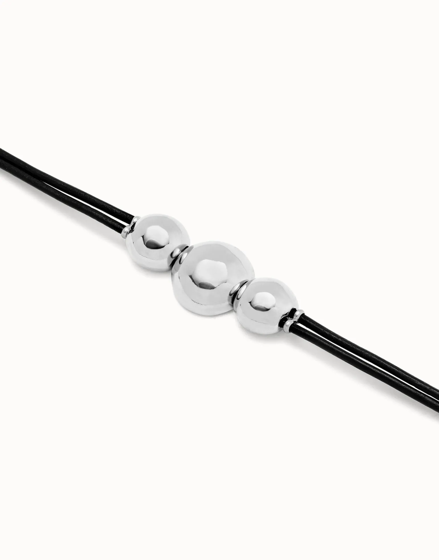 Pulsera de cuero con tres bolas grandes bañadas en plata de ley