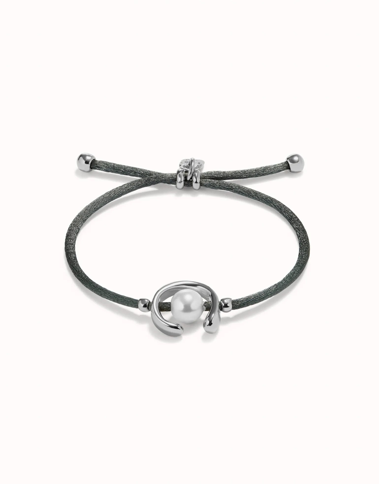 Pulsera de hilo negroso con perla shell fornitura bañada en plata de ley.