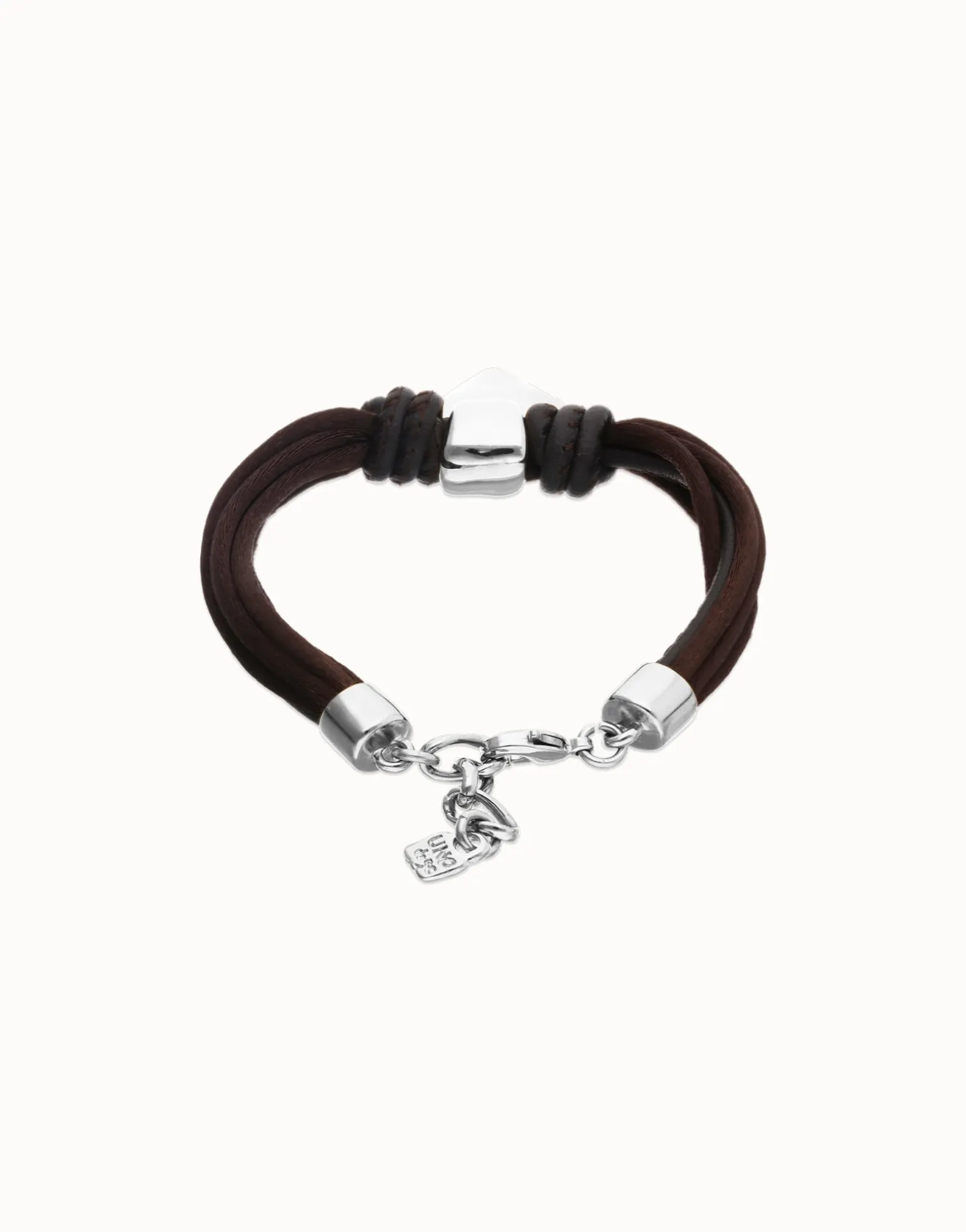 Pulsera en hilo de seda y cuero marrón con corazón bañado en plata