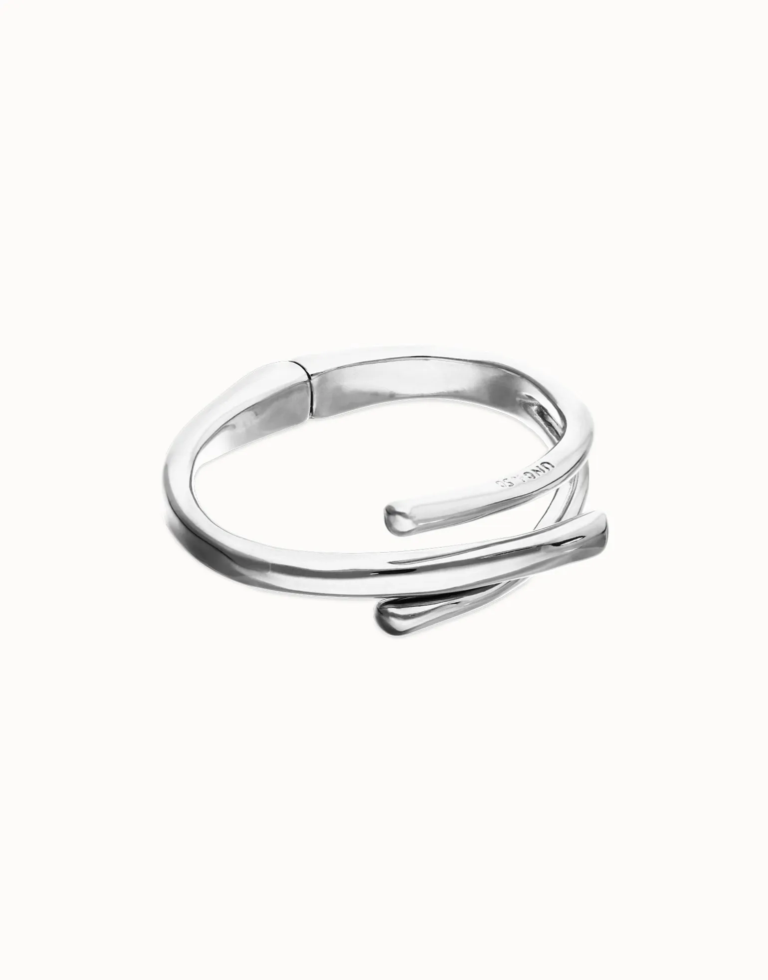 Pulsera rígida bañada en plata de ley con tres formas orgánicas entrelazadas